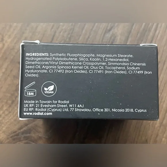 Rodial Glass Powder - Picture 6 of 7